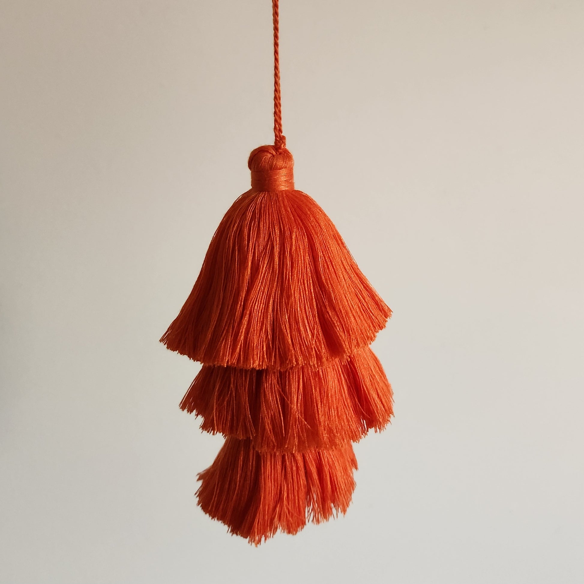 TRIPLE TASSEL TOTEM - 15 cm ORANGE