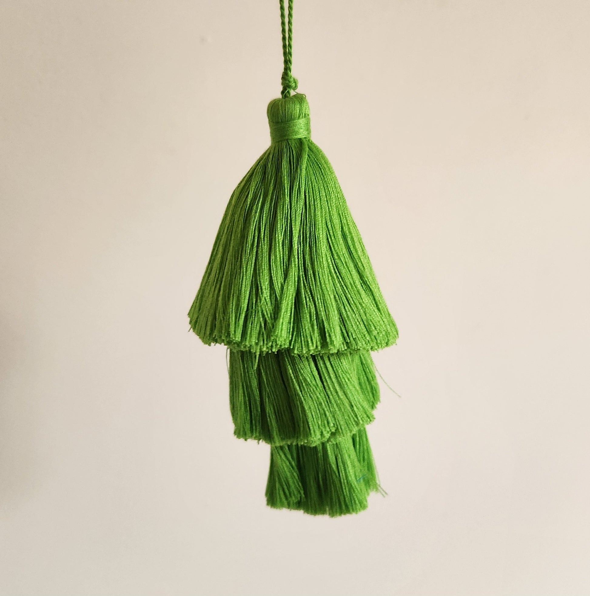 TRIPLE TASSEL TOTEM - 15cm LIME