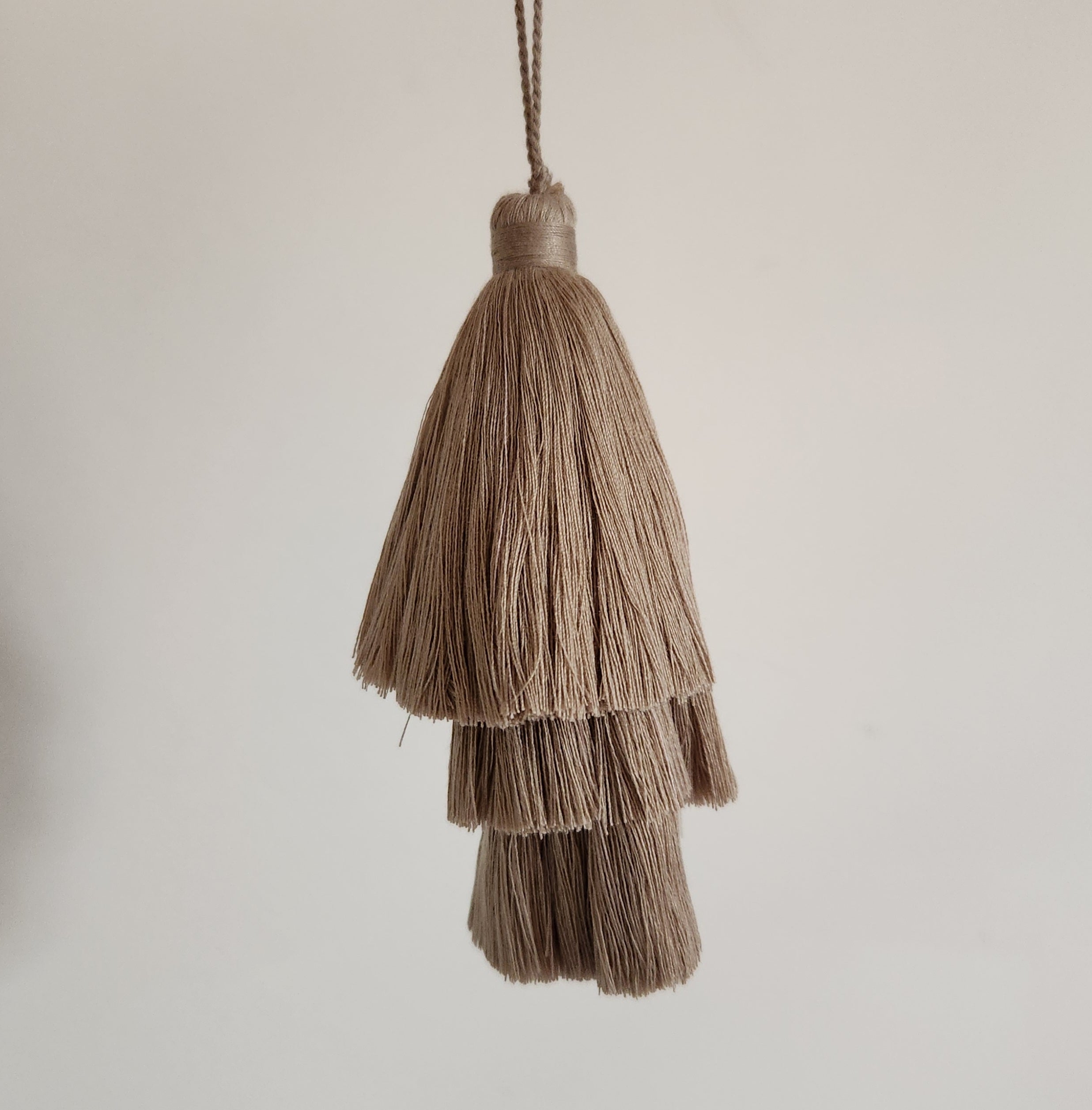TRIPLE TASSEL TOTEM - TAN